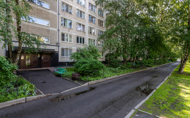FlatHome24 у метро проспект Большевиков Apartments