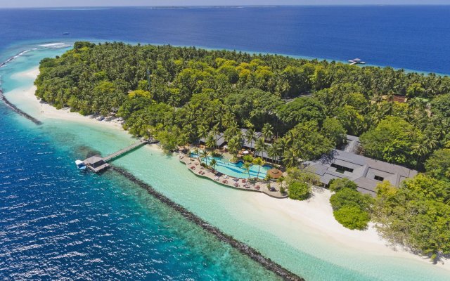 Курортный отель Royal Island Resort & Spa