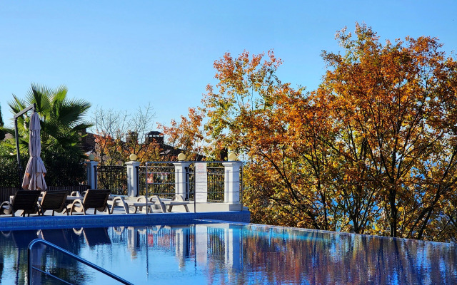 V Zhk Merkato s Basseynom Flat