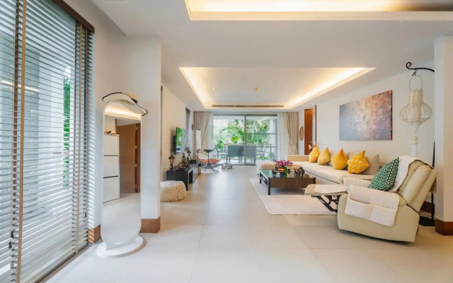 Elegant Beachfront 3Br Condo at Pearl of Naithon Apartments