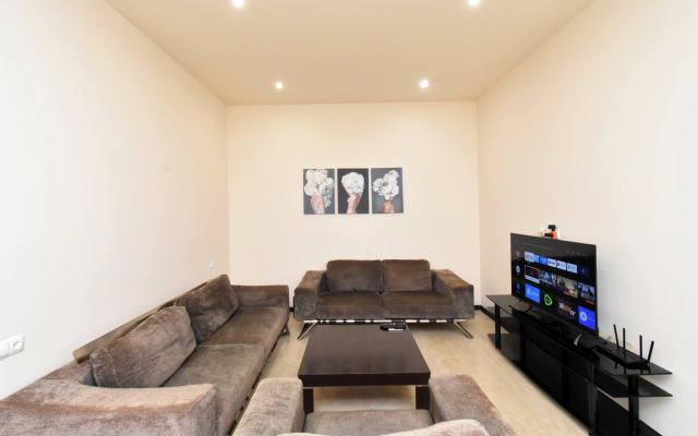 4-Komn. V Zdanii Bulvar Plaza, di644 Flat