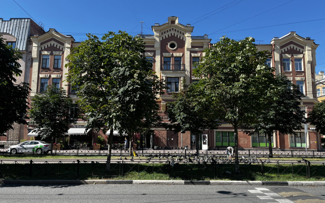 Stilnaya Dizaynerskaya V Odnom Iz Uyutnykh Rayonov Peterburga Flat