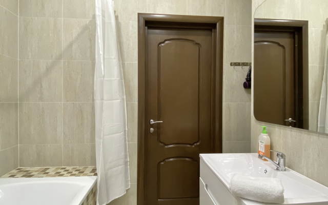 S Balkonom U Podnozhiya Khrebta Aibga Apartments