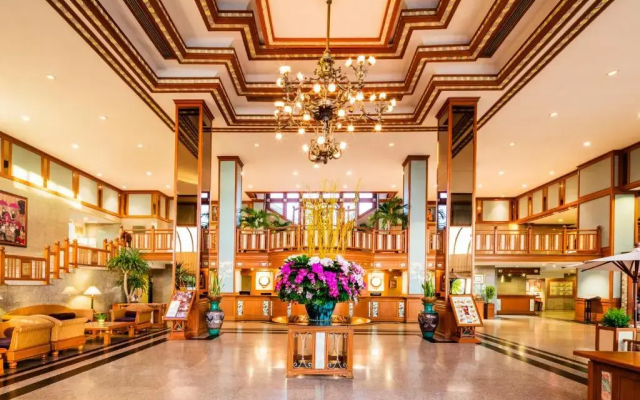 Отель Cholchan Pattaya Beach Resort