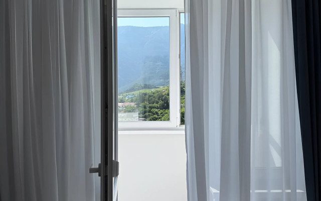 Komfortnaya Kvartira V Kurortnom Gorode Yalta Flat