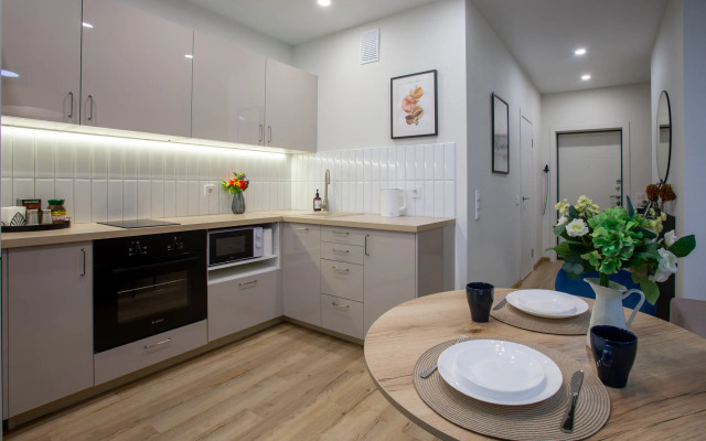 Lux Rentplaza logika Apartments