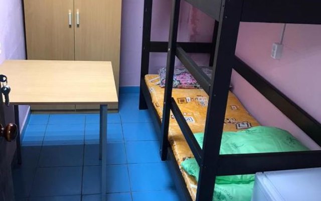 Vezhlivyij Los' Na Buninskoj Alee Hostel