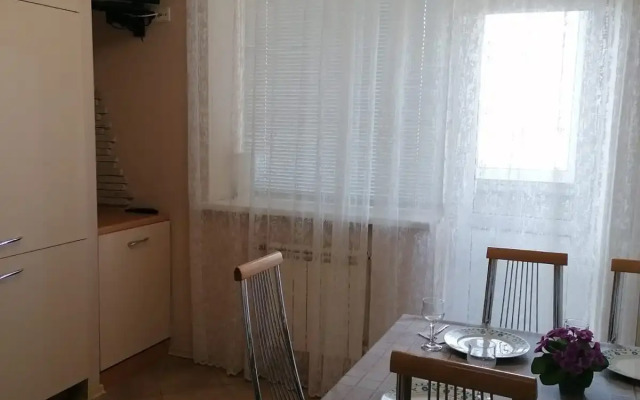Na Marshala Chujkova Trekhkomnatnye Apartments