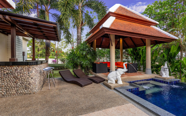 Toba Baan Bua Estate Naiharn Beach Villa