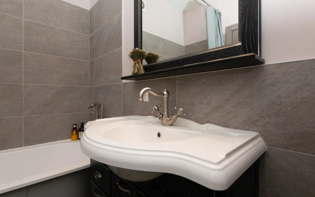 #1 Superior Duplex for 2+2 by Lo Apartments