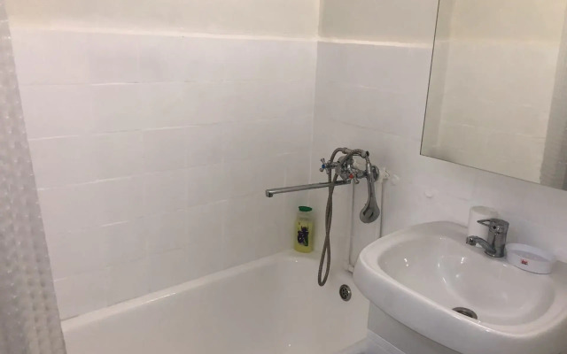 Na Ulitse Sofyi Kovalevskoy 6 Flat