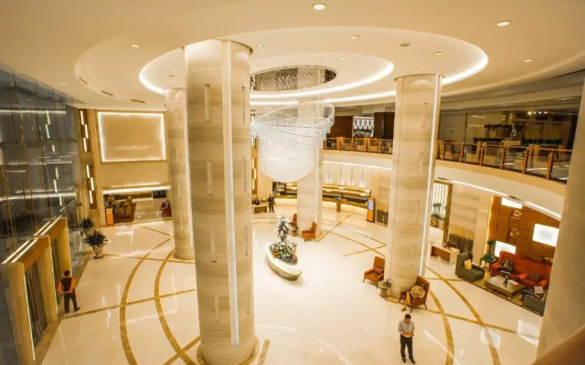 Отель The Grand Fourwings Convention Hotel