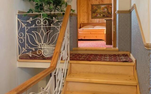 Частный дом на берегу речки Каменка