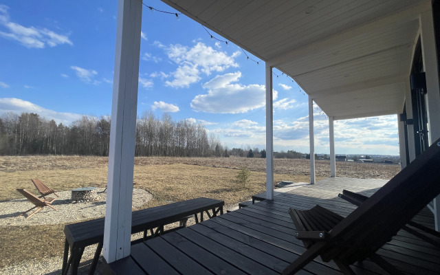 Частный дом  Belov House  с панорамным остеклением у леса