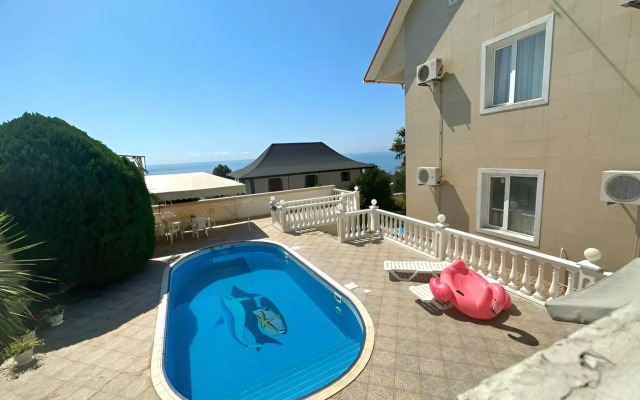 Chastny Dom The Green House Guest House