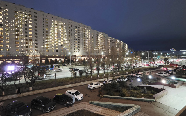 Tsentr Nursaya 3-Kh Komnatnye Apartments