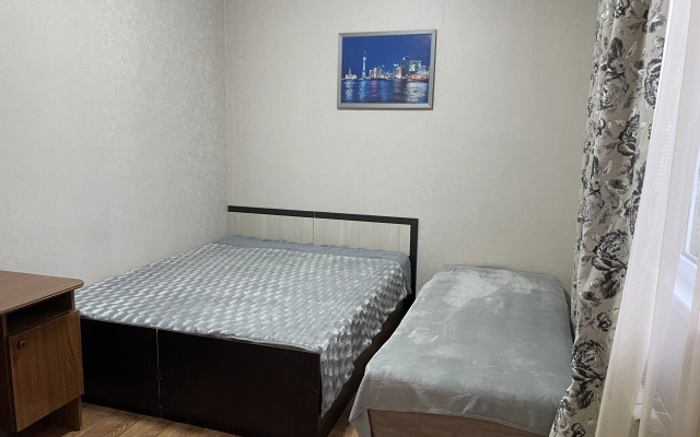 Semeyny Uluchshenny Trekhmestny S Vannoy Komnatoy Apartment