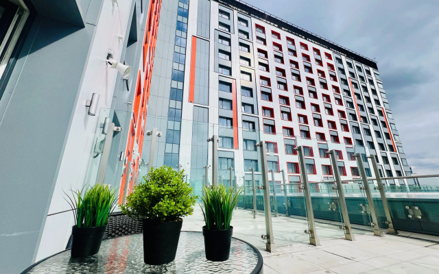 S bol'shoj verandoj s vidom na Moskvu okolo ostrova mechty Apartment