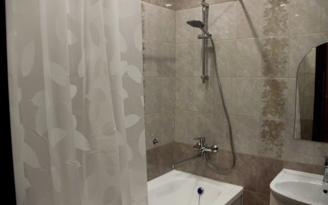 V Novom Sovremennom Dome Apartments