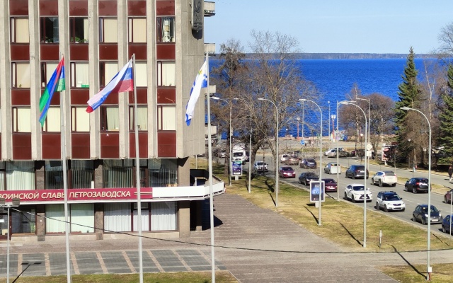 Vid Na Ozero I Parkovochnoye Mesto V Tsentre Goroda Apartments