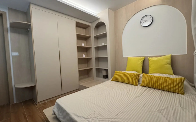 Milaya s Basseynom Ryadom s Morem Flat