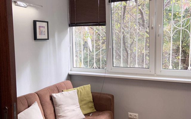 Квартира Уютная в Тихом Центре на Роз 61 10 Минут до Моря