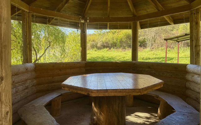 Thach from Travel Hotels Entourage