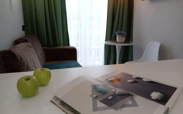 Uyutnaya Kvartira S Udobnym Raspolozheniem Flat