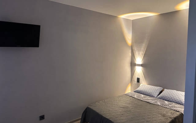 Uyutnaya studiya s vidom na gorod Flat