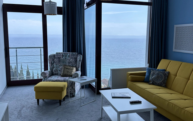 Апартаменты 70кв.м в Алуште с шикарным видом на море