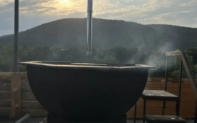 S baney, basseynom i mangalom Private house
