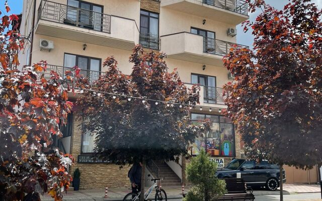 De Paris Guest House