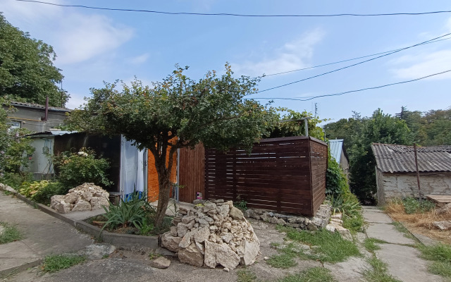 Квартира с собственным двориком в парке Цветник