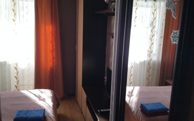 "Welcome Dobro Pozhalovat" Flat