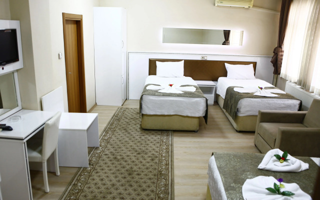 Отель The Lines