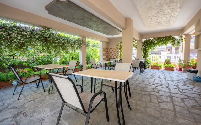 Milonas House Apartments
