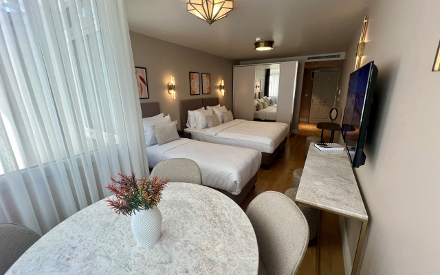 Weingart Suites Hotel