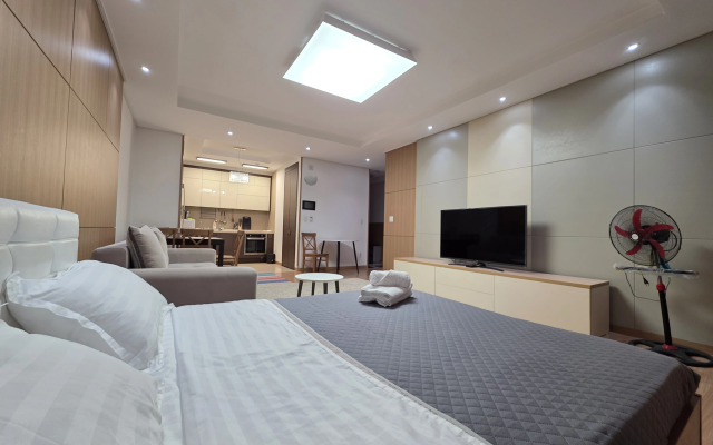 V Khayville Ryadom s Posolstvom Ssha Apartment