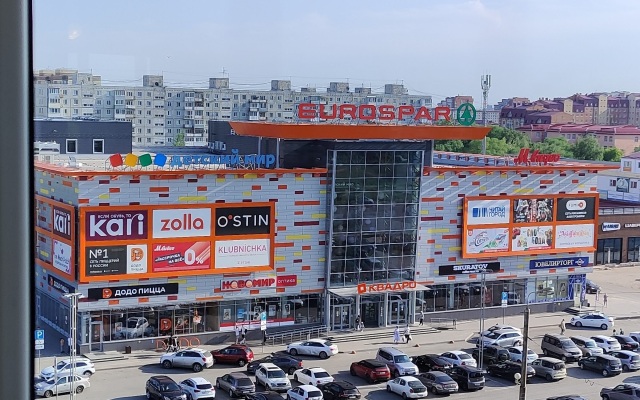 2 Komnaty Tsentr Konditsioner Balkon Chistaya Voda Flat