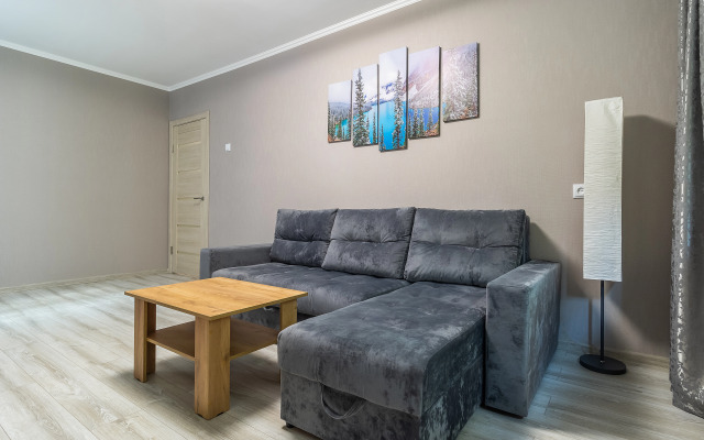 Na Ulitse Nadezhdy Suslovoy, 13 Flat