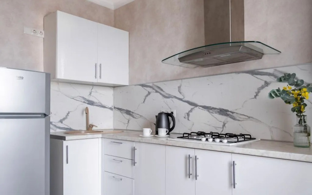 Na Pervomayskoy Ulitse 70 Flat