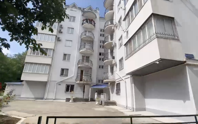 Stilnaya Kvartira Vozle Komsomolskogo Parka By Sutki26 Apartments