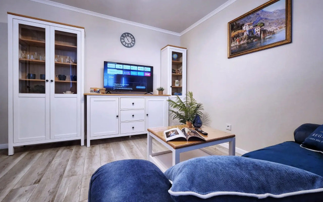 New 2025 Prostornye na Chetverykh Apartments