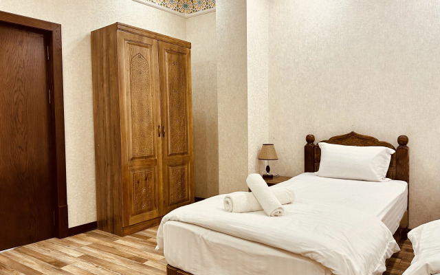 Ayvan Plaza Hotel
