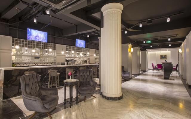 White Monarch Hotel