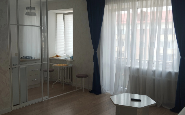 U Glavnoy Ploschadi Pobedy Flat
