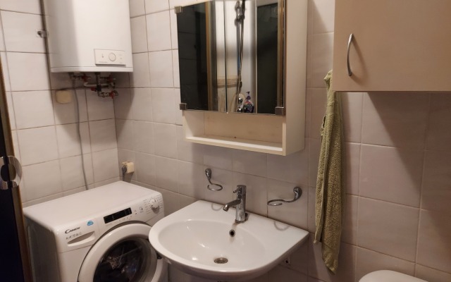 Uyutnaya Kvartira V Zelenom Dvore Apartments