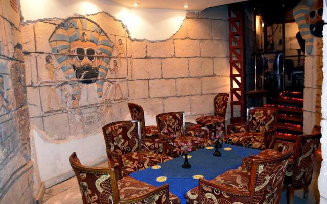 Gaddis Hotel, Suites and Apartments