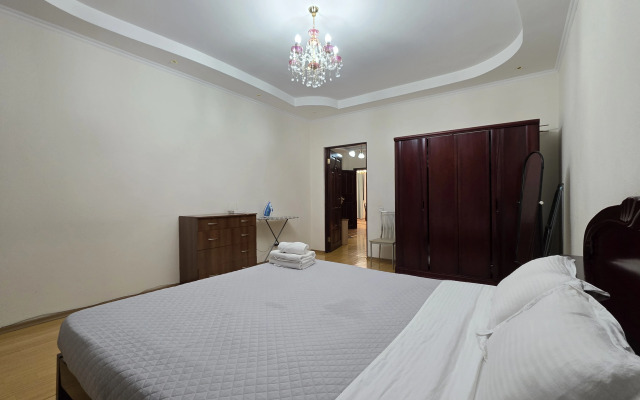 421 Yevrotreshka V Samom Tsentre Na 6 Gostey Apartment