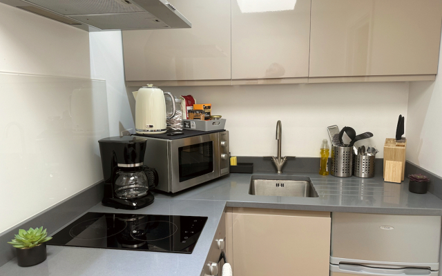 Damos Living - Superb Business En-Suite Studio Apartments